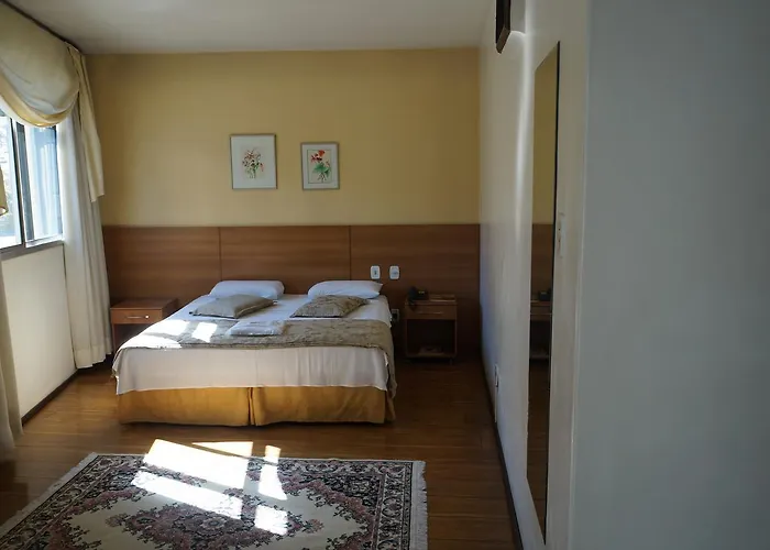 Rhud\'S Hotel